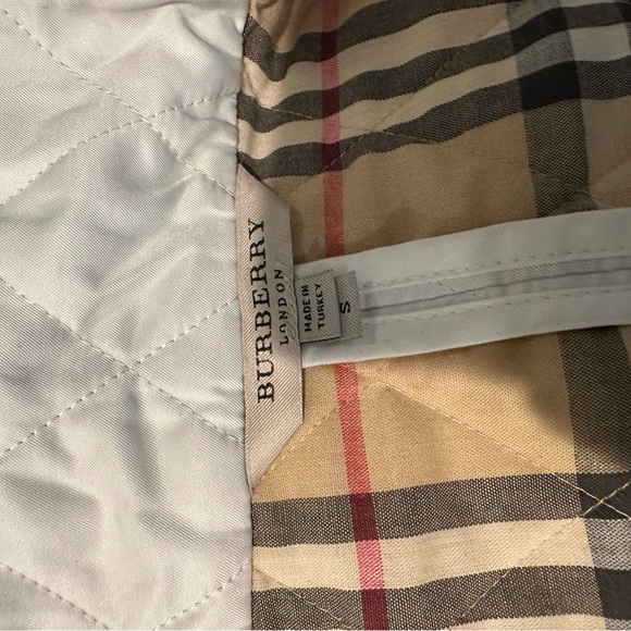 White Quilted Burberry Jacket - Picture 9 of 15